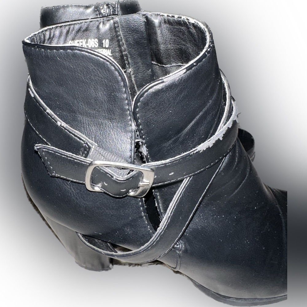 BAMBOO Heeled Black Leather Boots - Picture 8 of 8